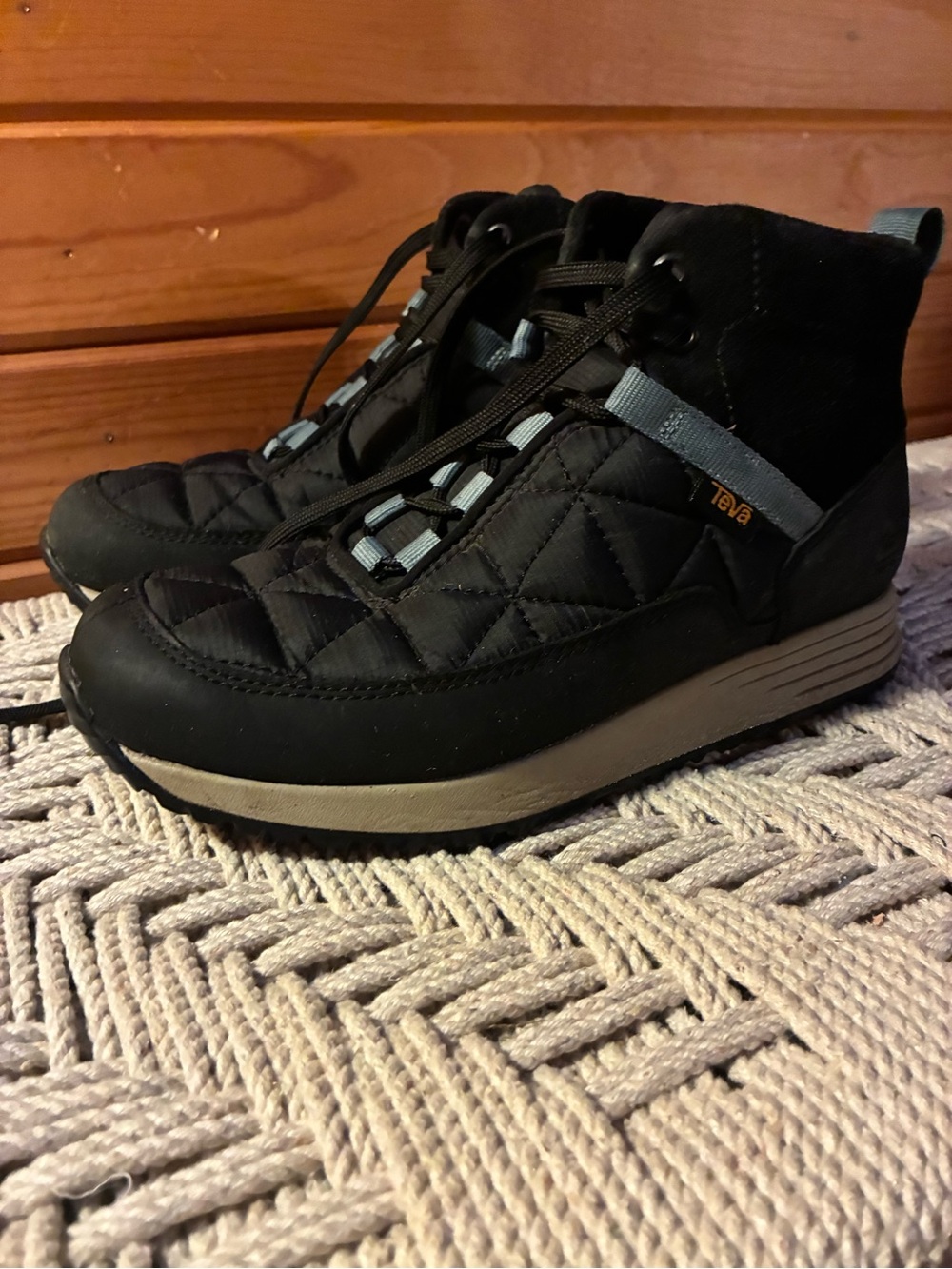 Teva Rapid Proof Deep Navy Water Proof Quilted Lace-Up Ankle Winter Boots. 7.5!